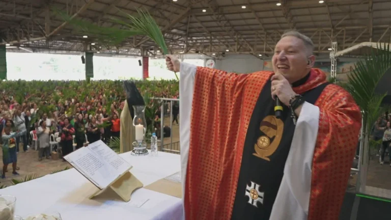 Padre Marcelo Rossi Celebra 30 Anos de Sacerdócio com Música